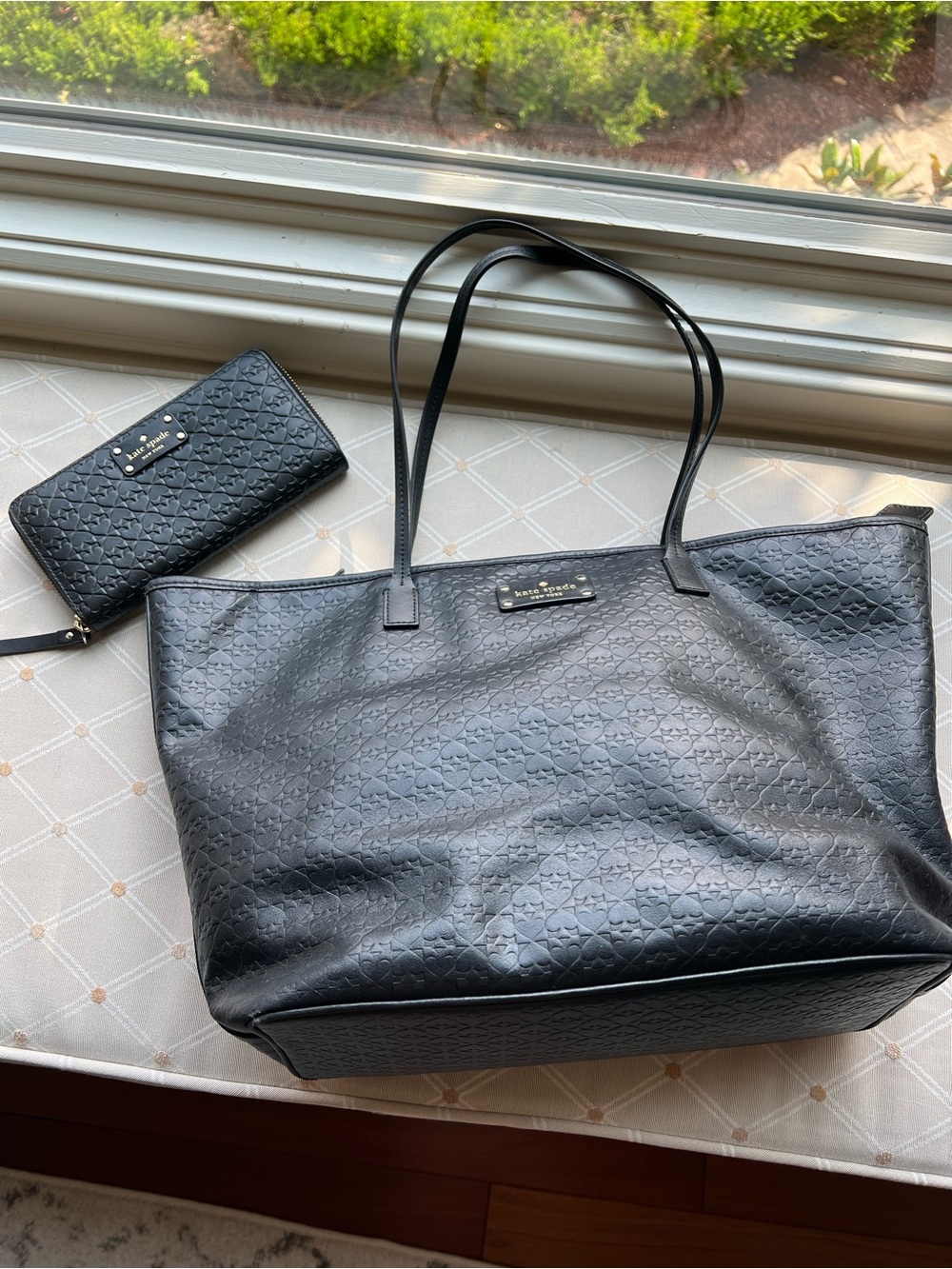 Kate Spade Black Embossed Spade & Heart Tote & Matching Wallet Set - Picture 2 of 8
